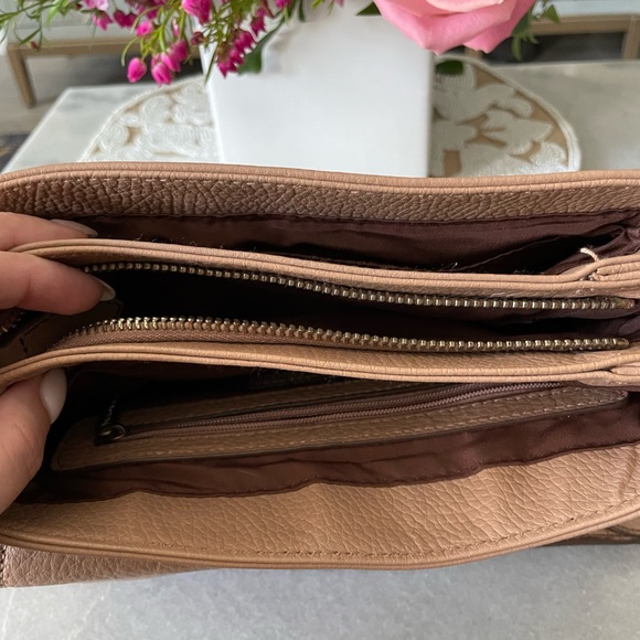 BCBG Max Azria shoulder bag - Picture 4 of 5